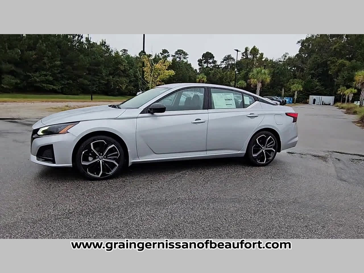 2025 Nissan Altima SR