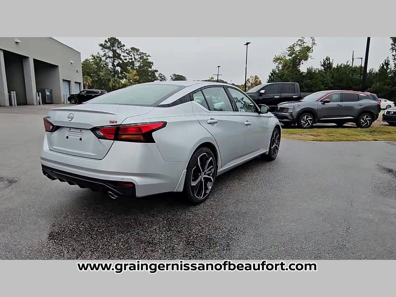 2025 Nissan Altima SR