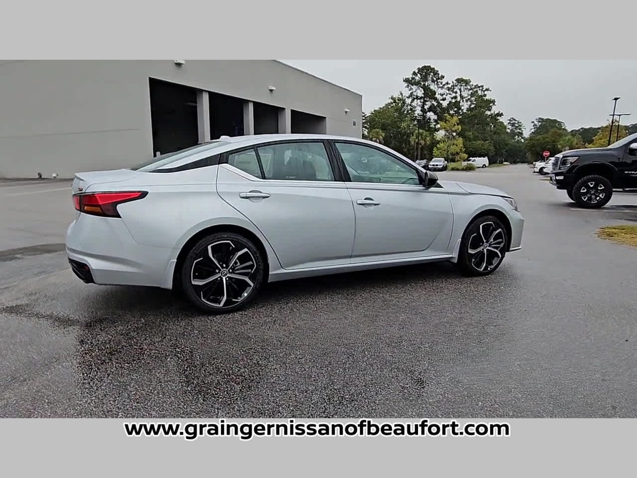 2025 Nissan Altima SR