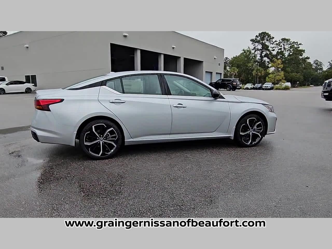 2025 Nissan Altima SR