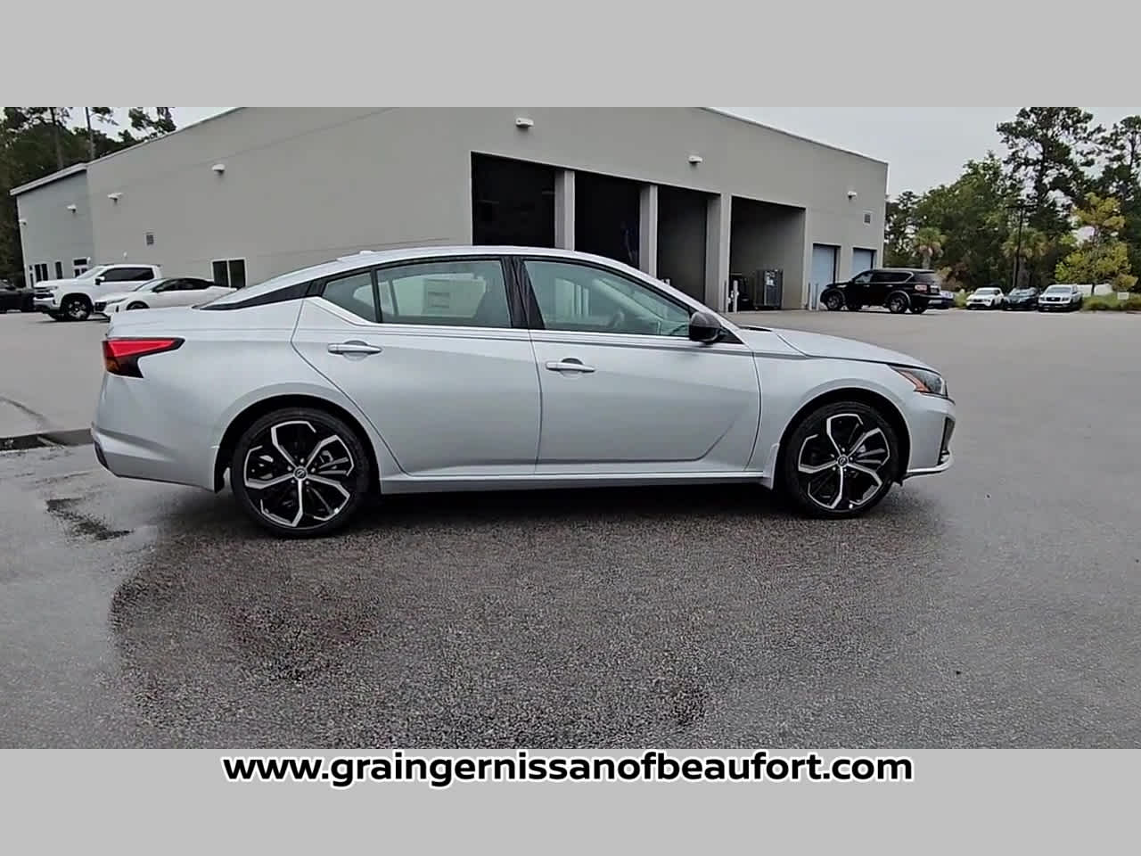 2025 Nissan Altima SR