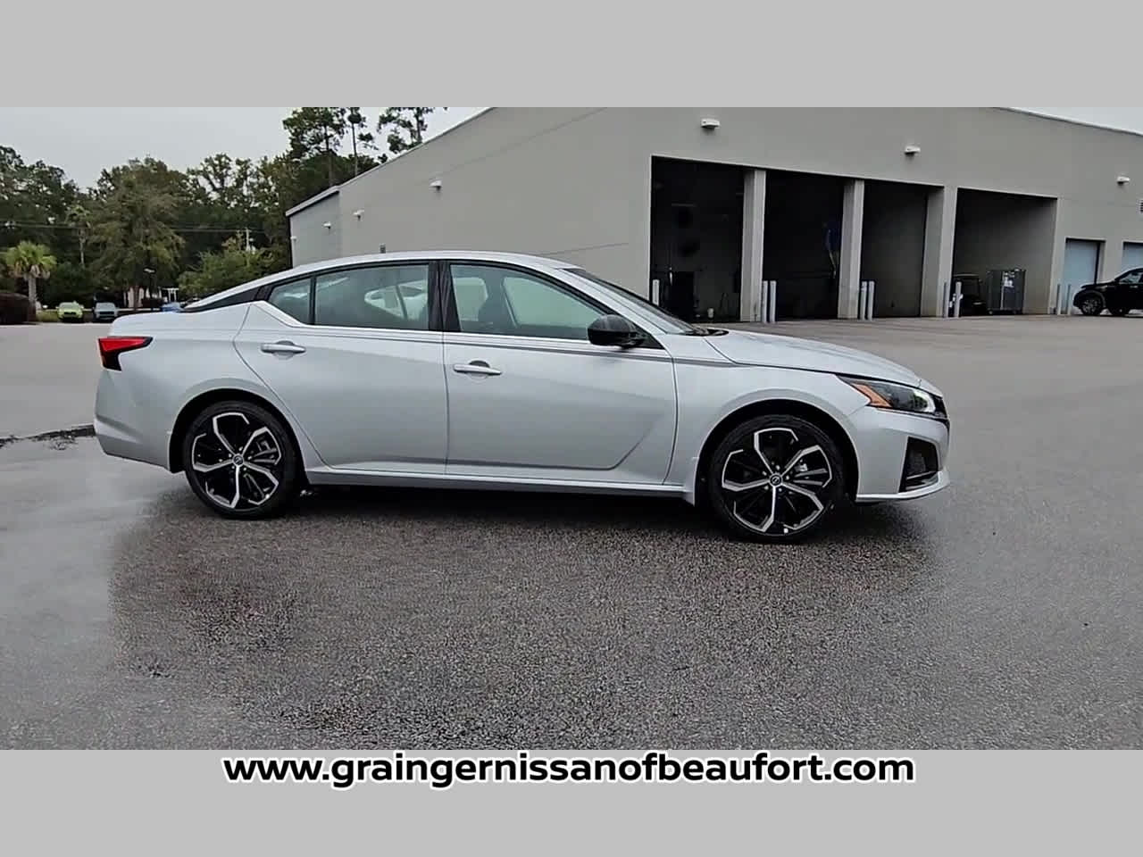 2025 Nissan Altima SR