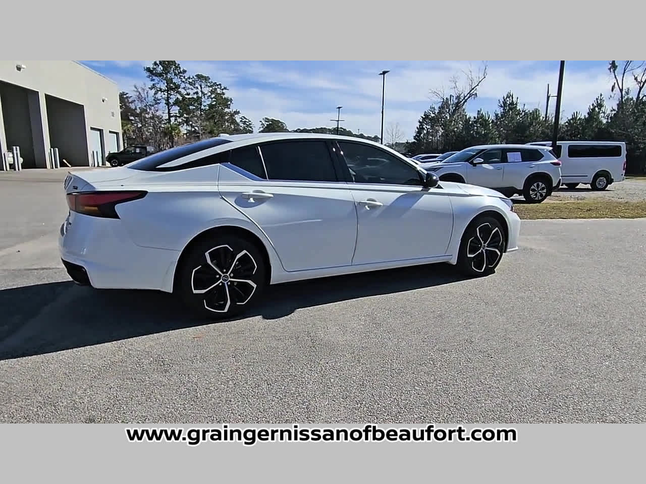 2025 Nissan Altima SR