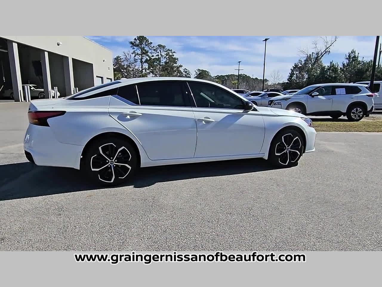 2025 Nissan Altima SR