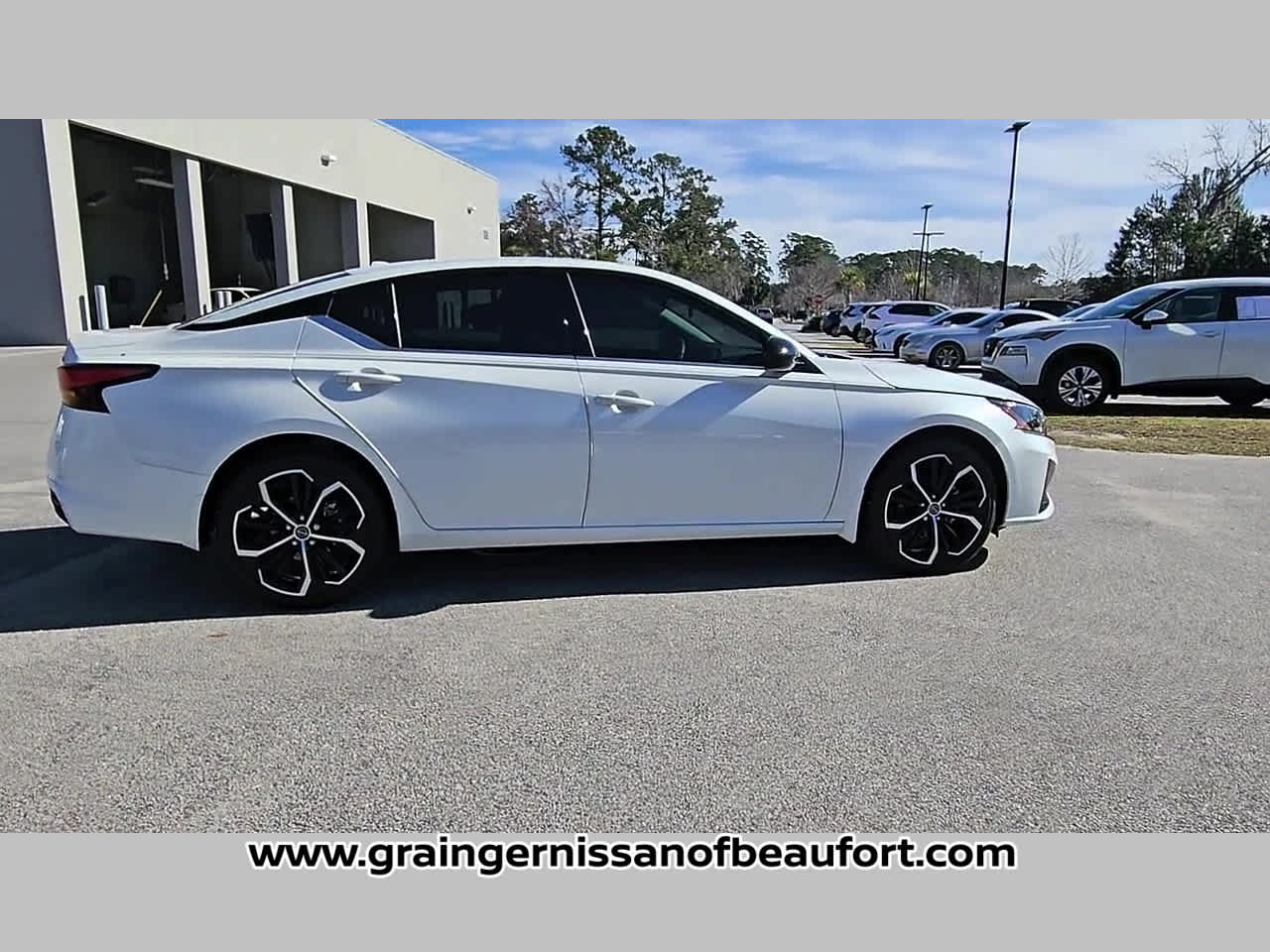 2025 Nissan Altima SR