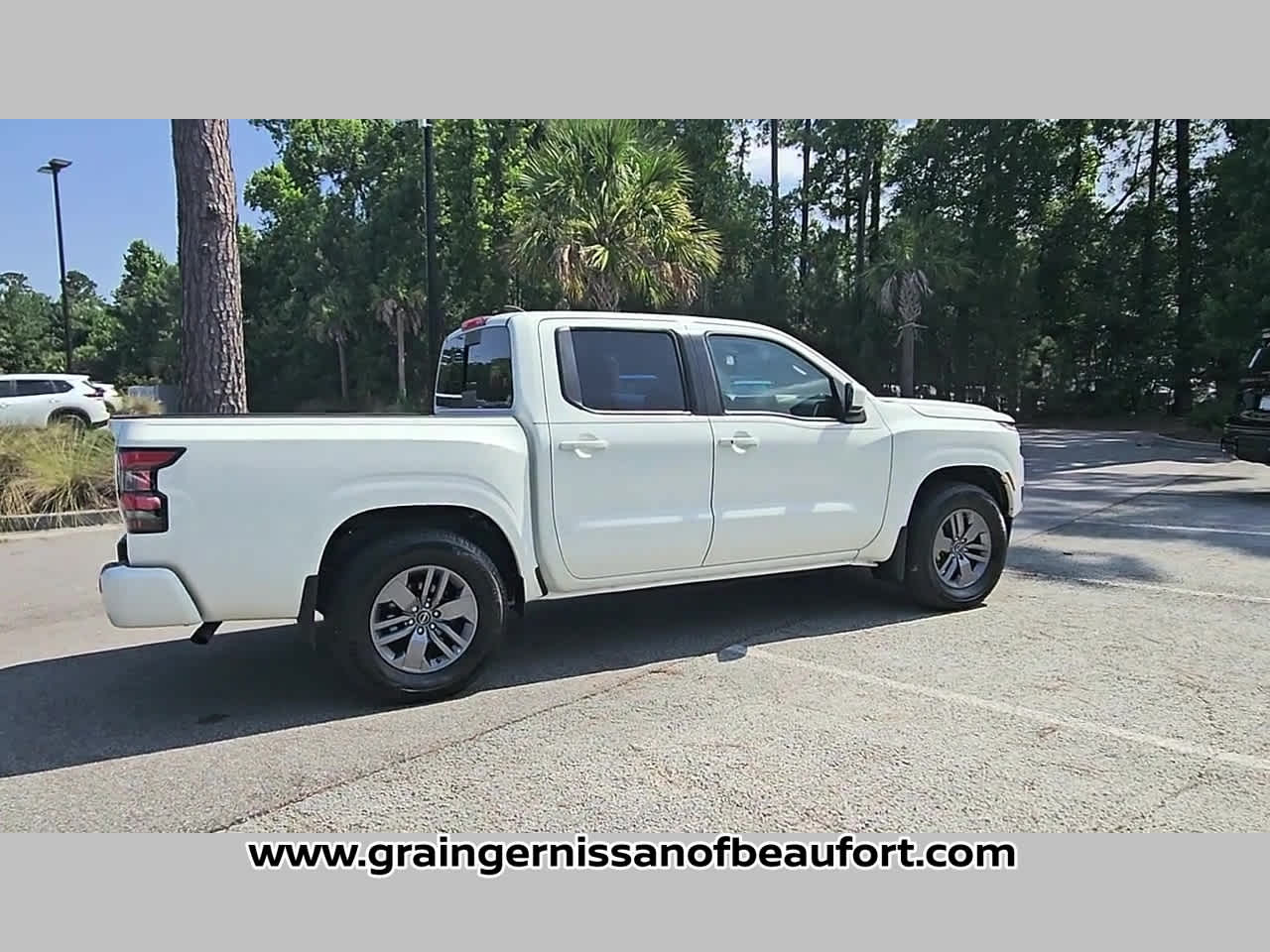 2025 Nissan Frontier SV