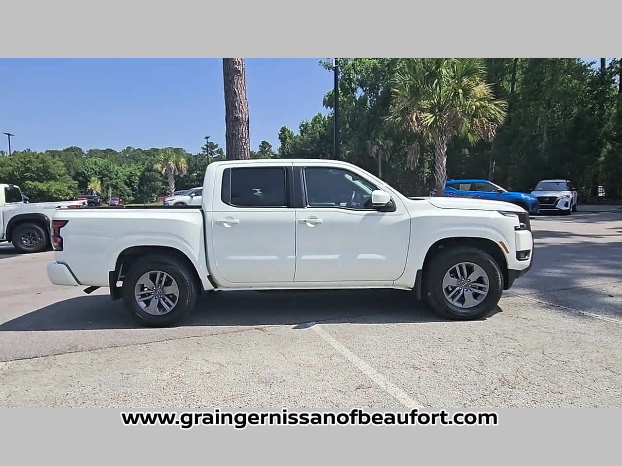 2025 Nissan Frontier SV