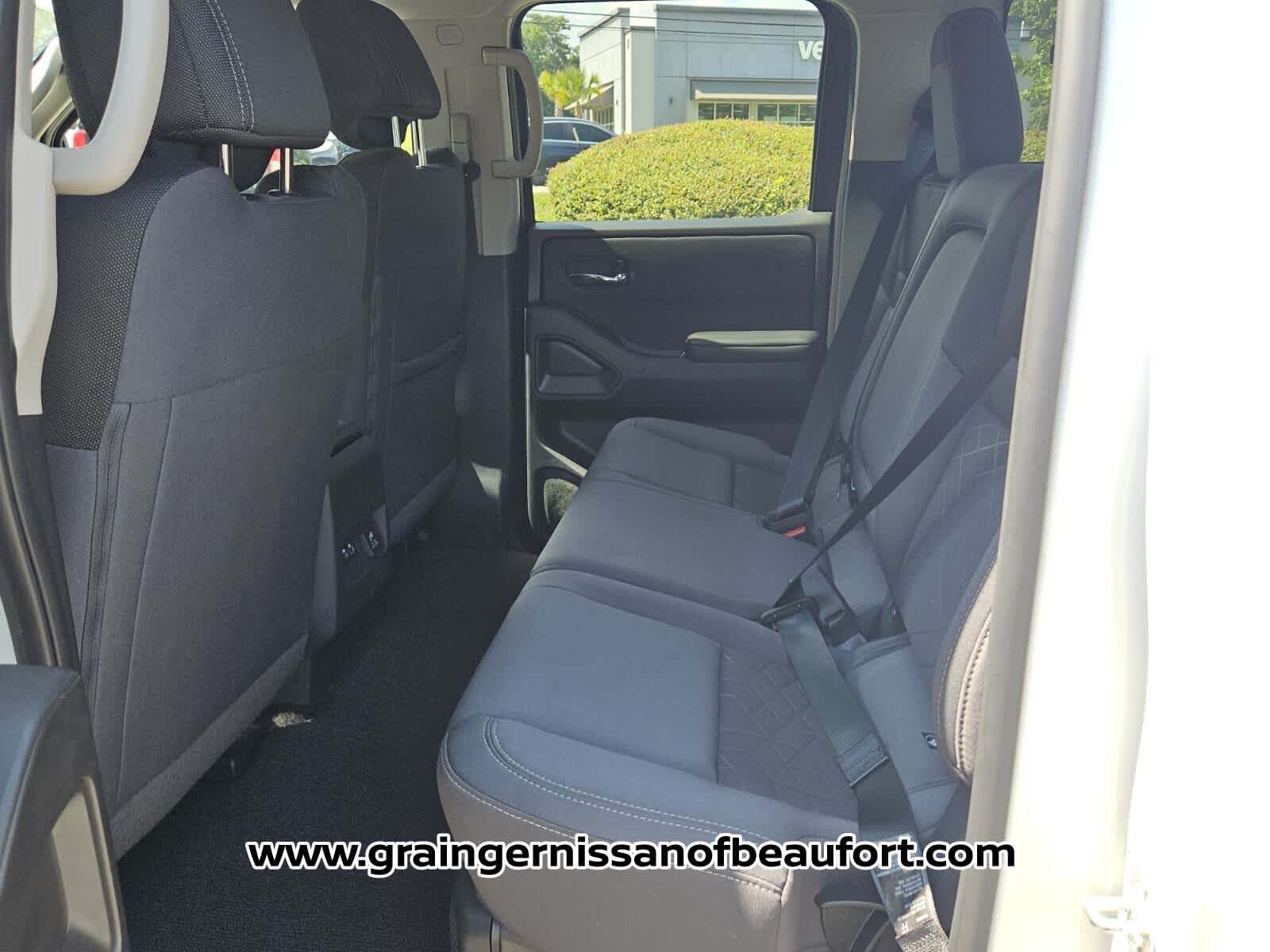 2025 Nissan Frontier SV
