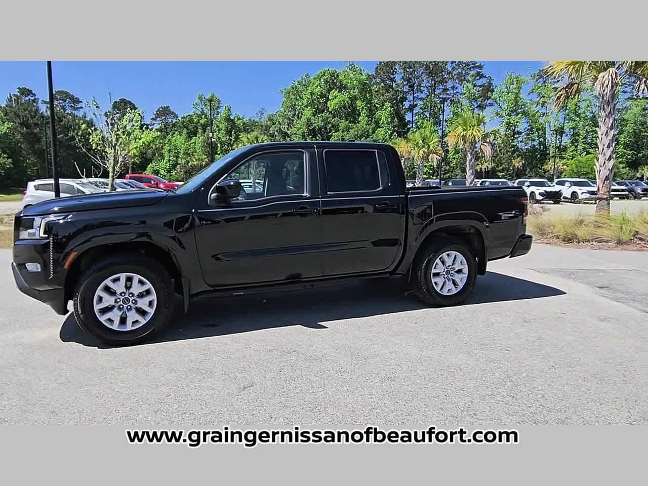 2023 Nissan Frontier SV