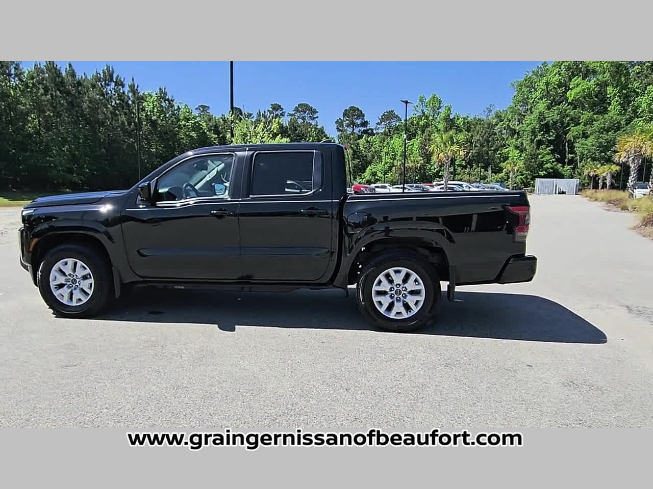 2023 Nissan Frontier SV