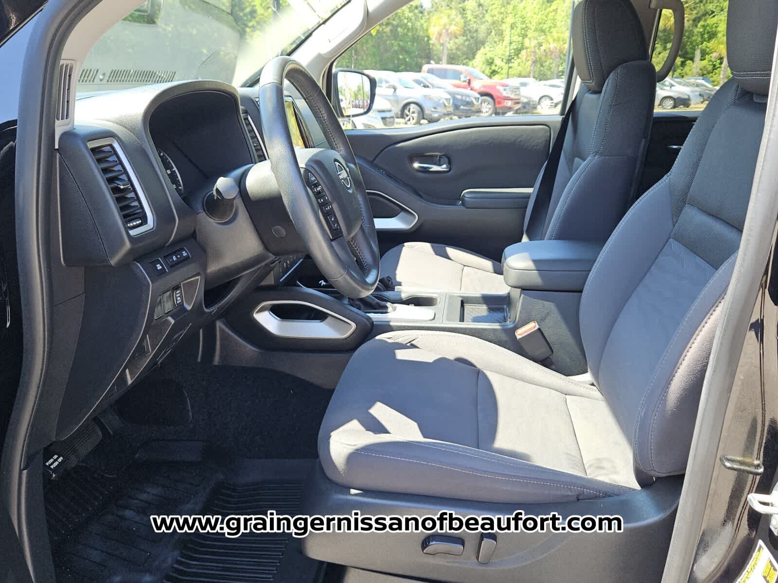 2023 Nissan Frontier SV