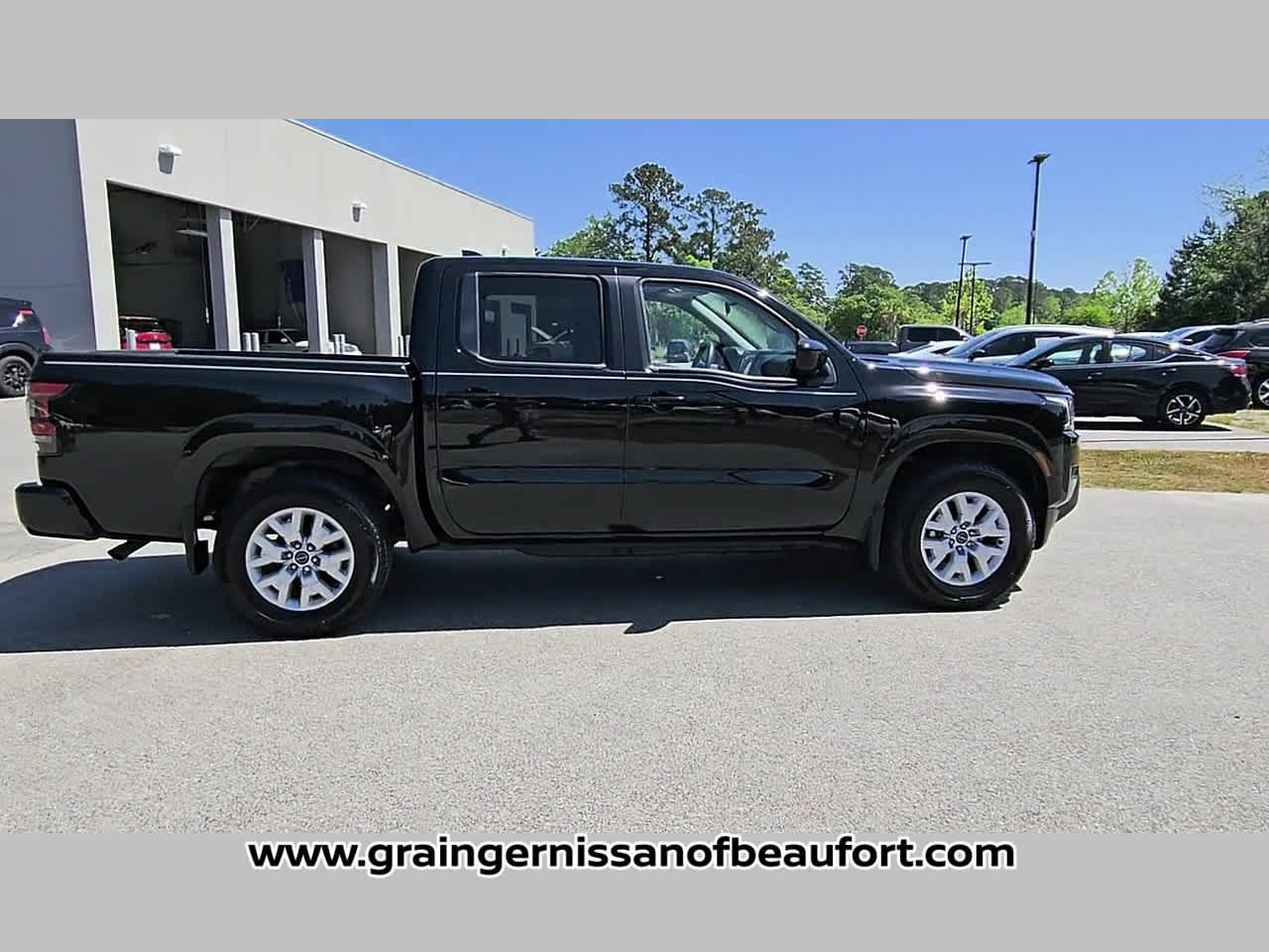 2023 Nissan Frontier SV