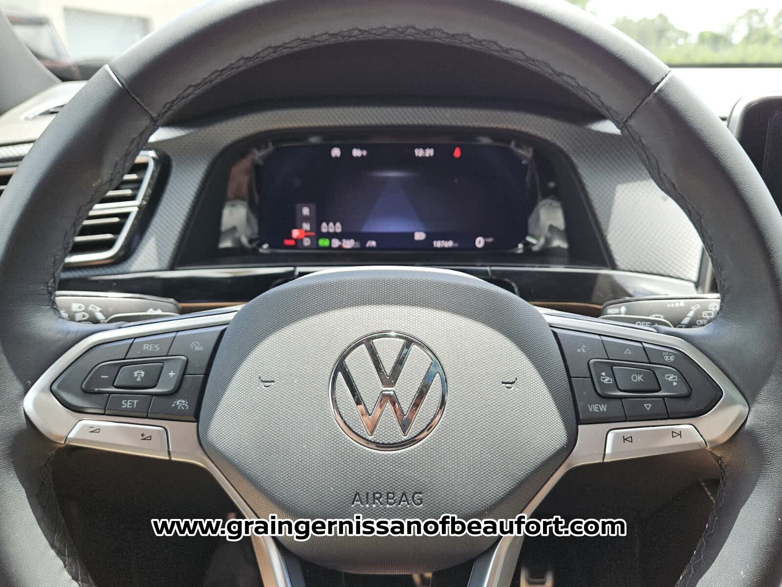 2025 Volkswagen Atlas Cross Sport 2.0T SEL R-Line Black