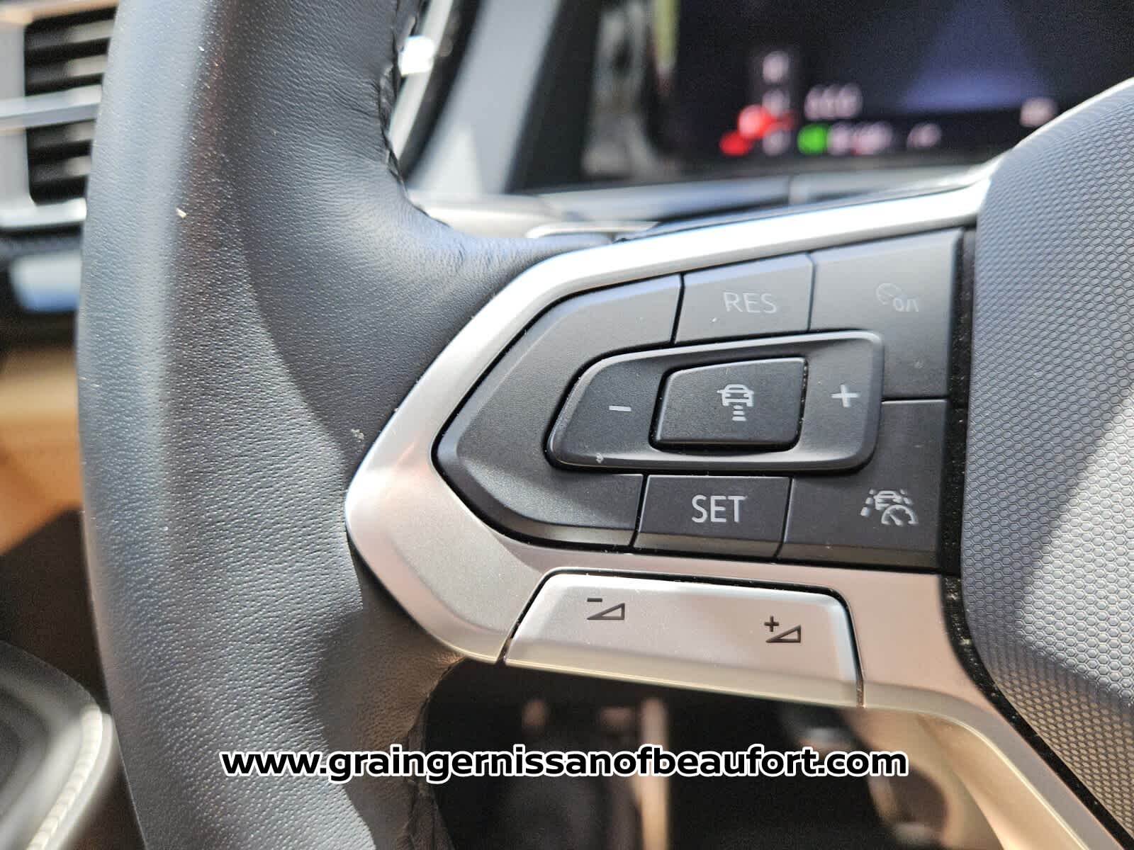 2025 Volkswagen Atlas Cross Sport 2.0T SEL R-Line Black