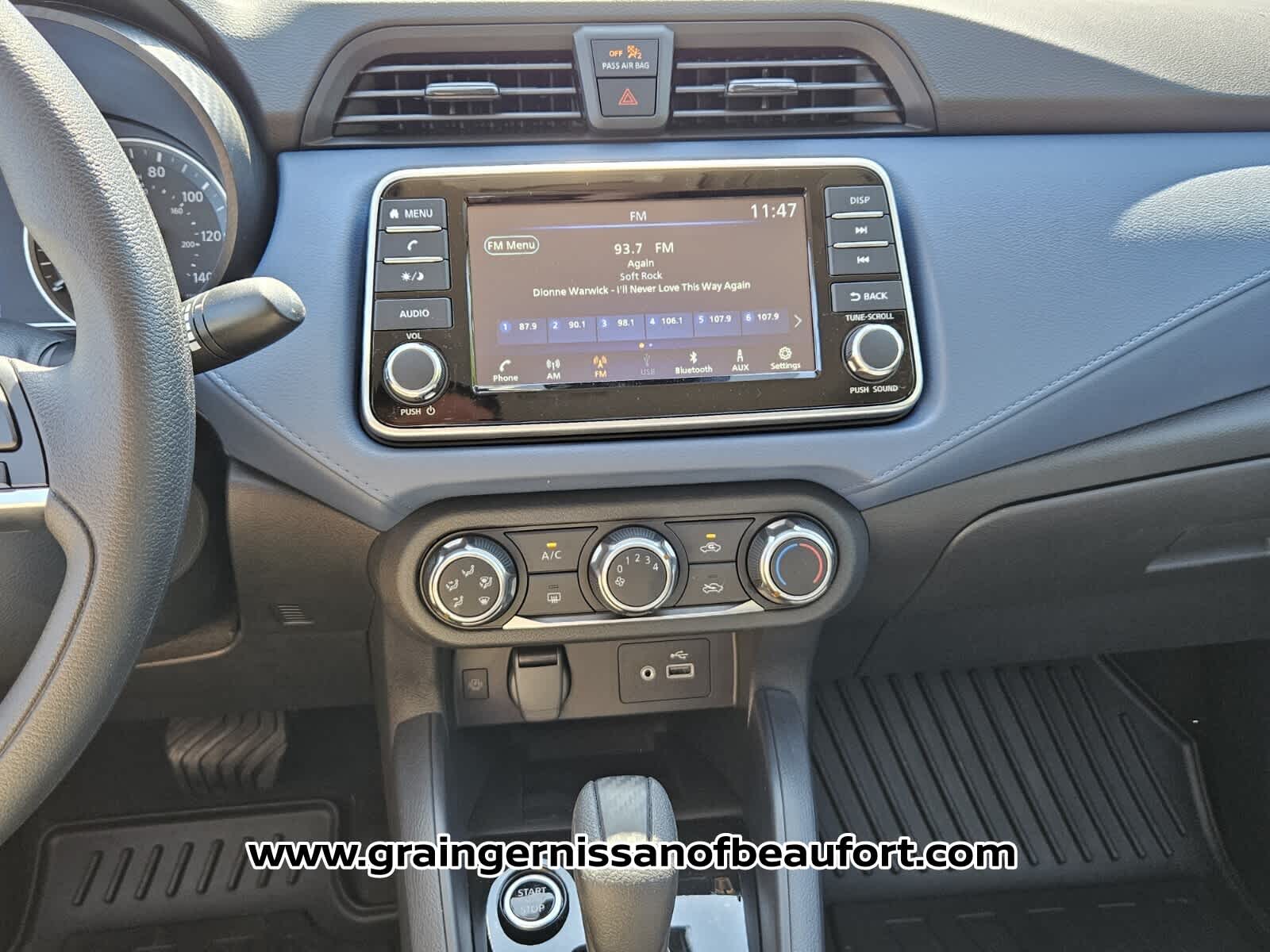 2025 Nissan Versa SV