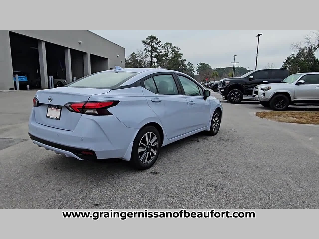 2025 Nissan Versa SV