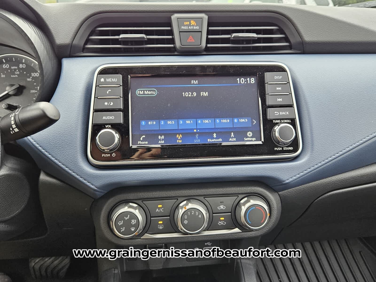 2025 Nissan Versa SV