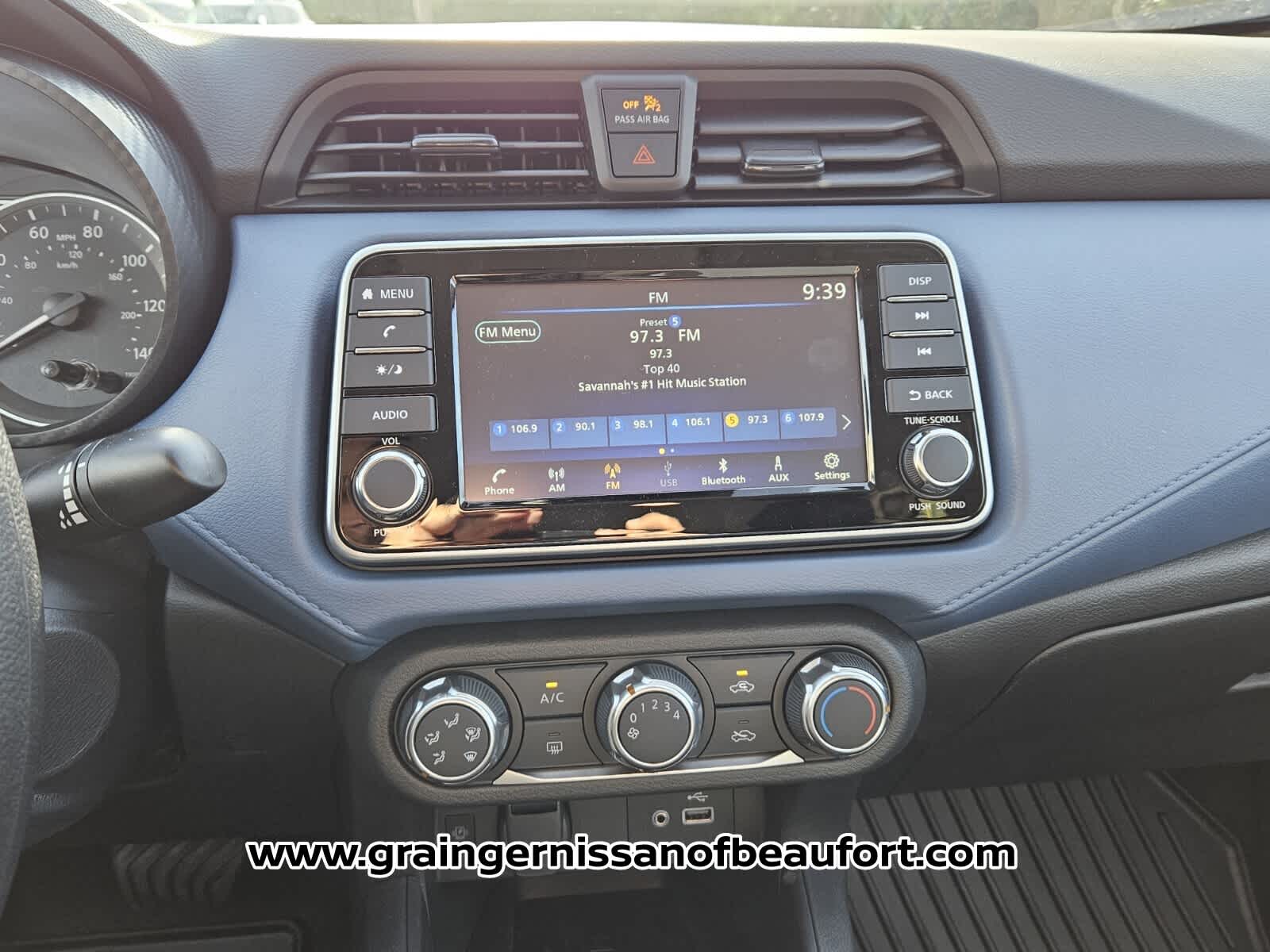 2025 Nissan Versa SV