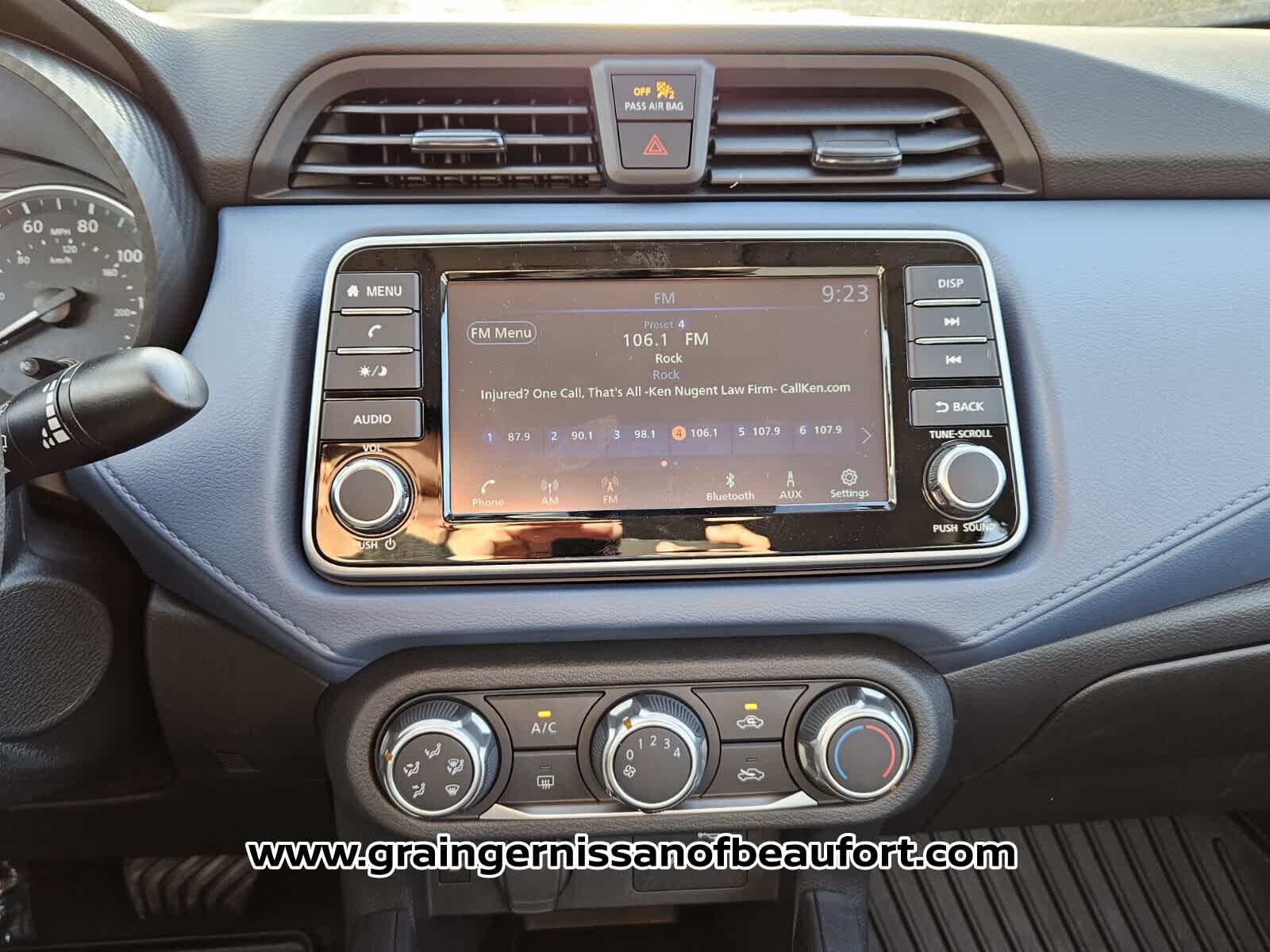 2025 Nissan Versa SV