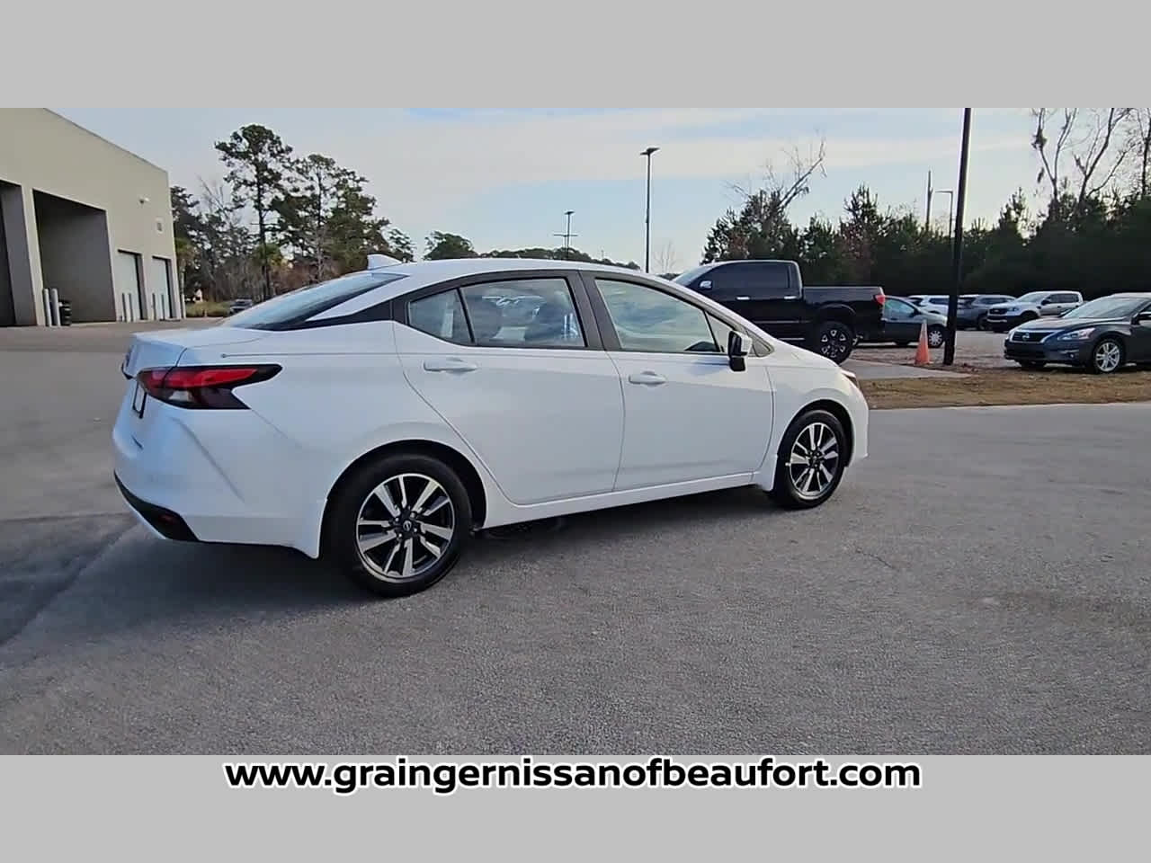 2025 Nissan Versa SV