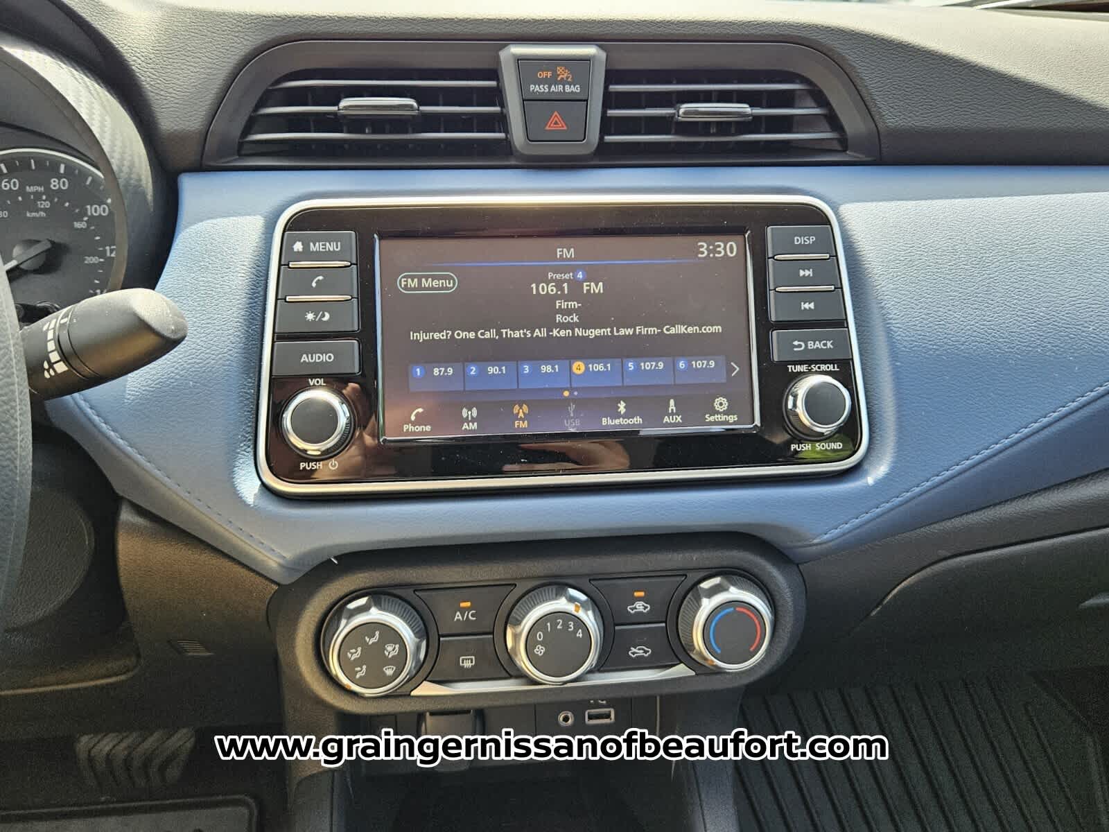 2025 Nissan Versa SV