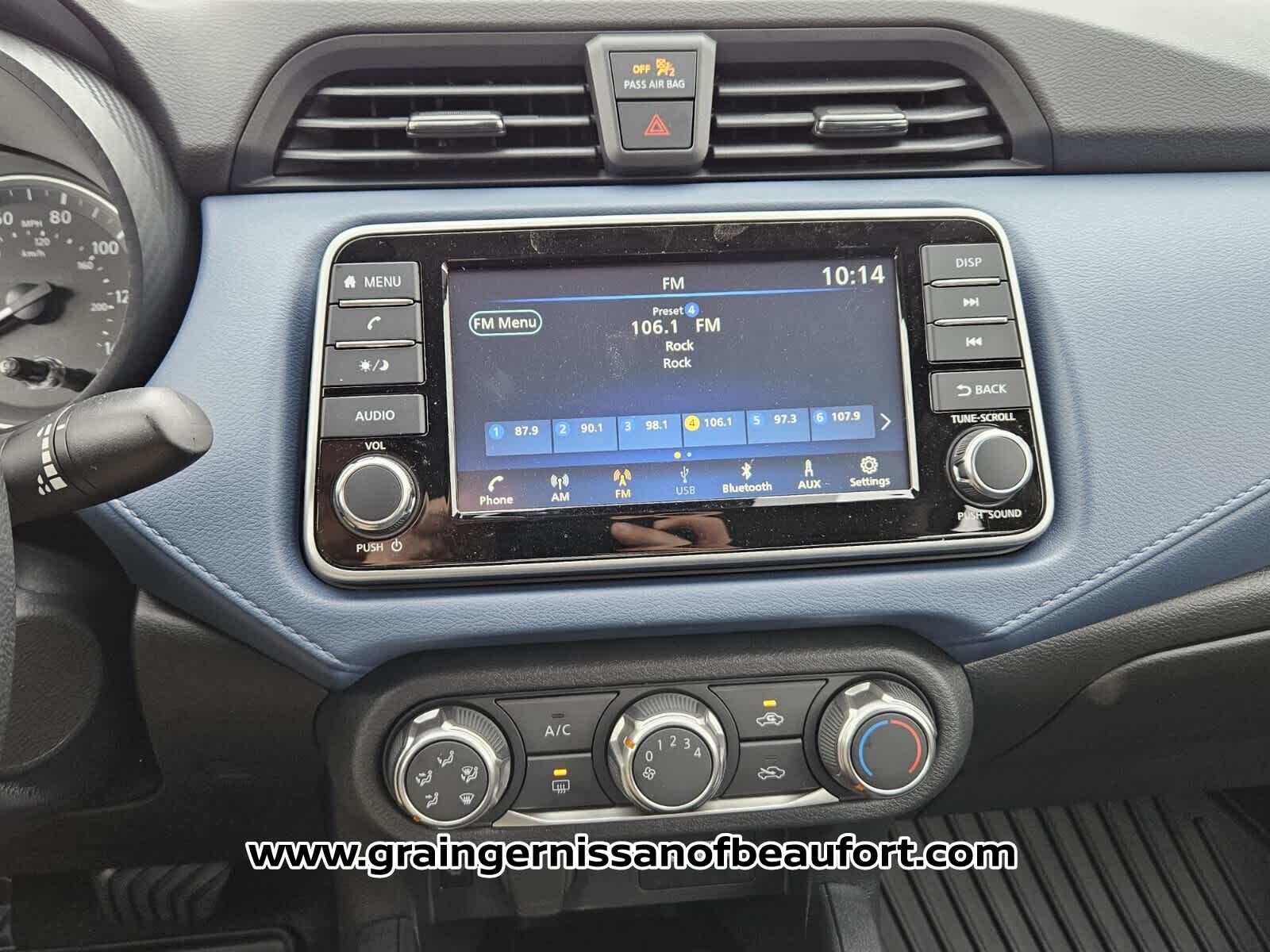 2025 Nissan Versa SV