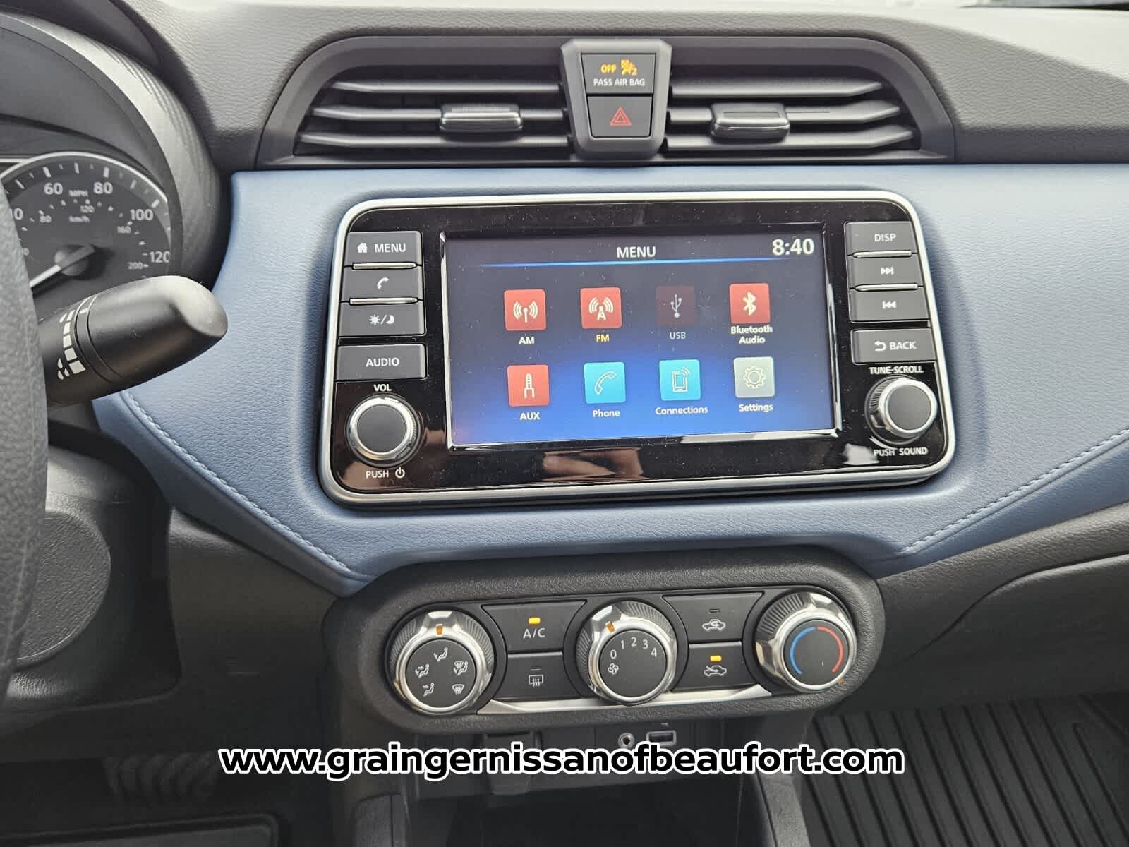 2025 Nissan Versa SV