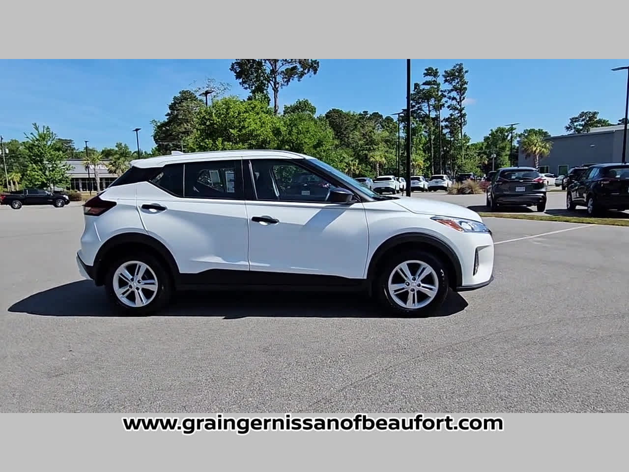 2025 Nissan Kicks Play S