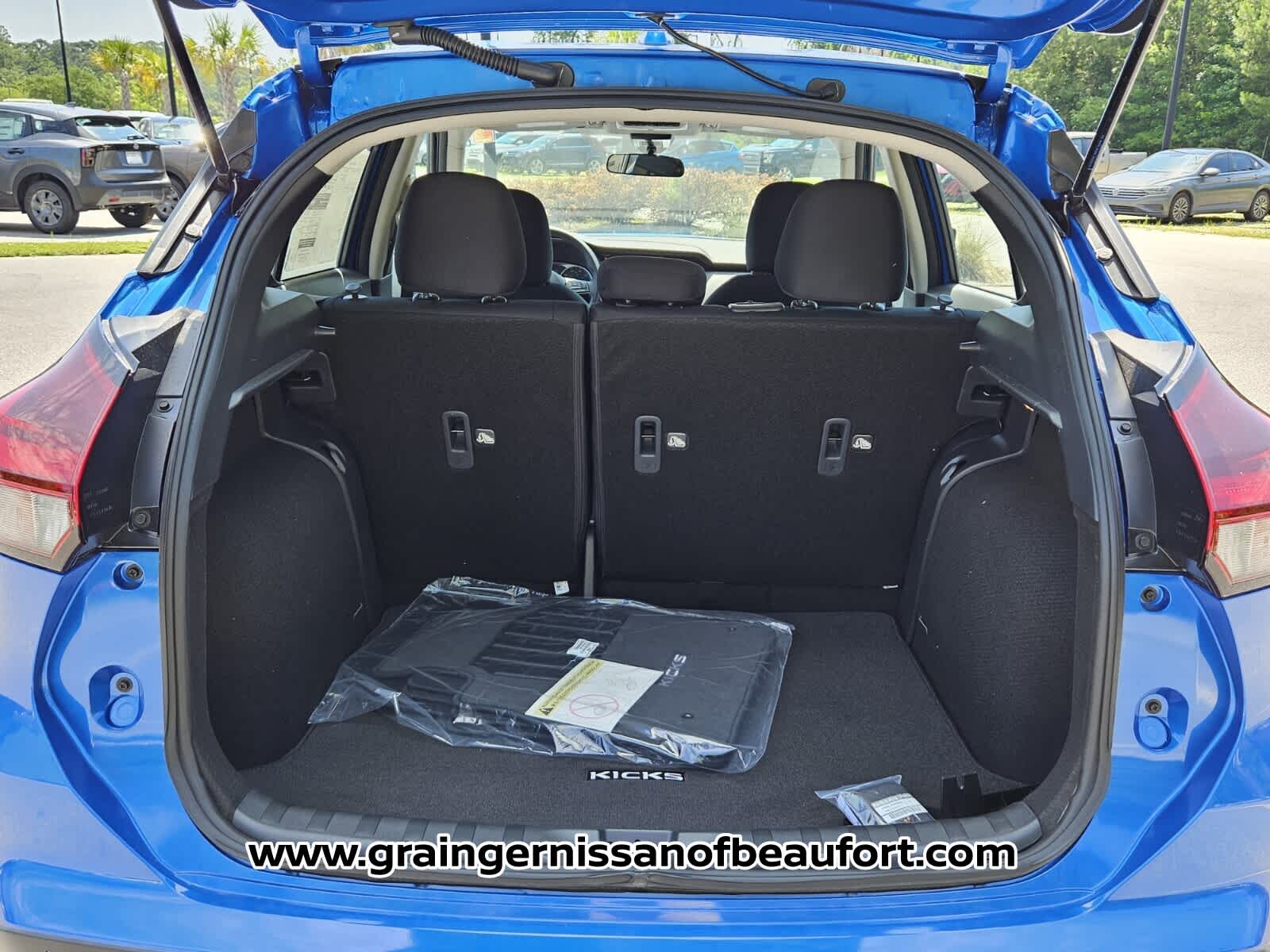 2025 Nissan Kicks Play S