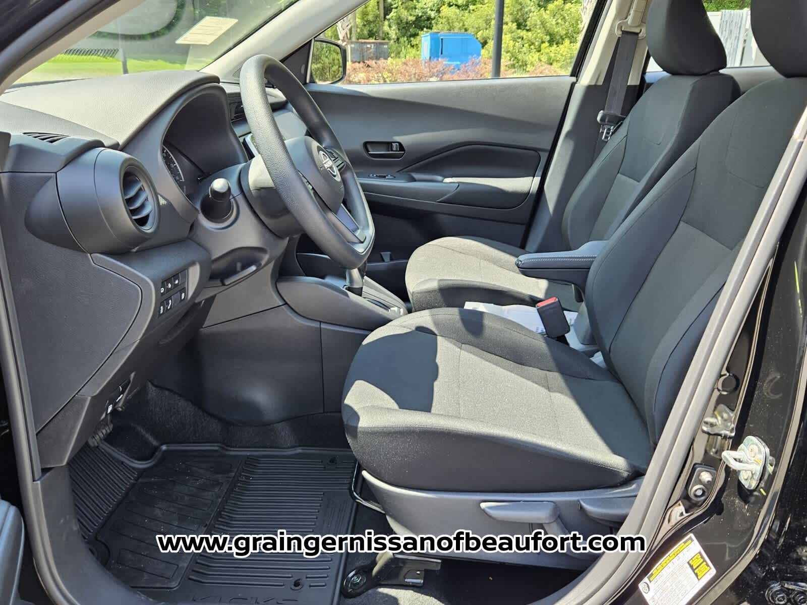 2025 Nissan Kicks Play S