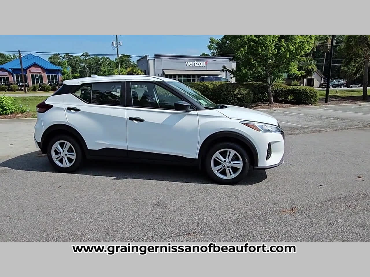 2025 Nissan Kicks Play S