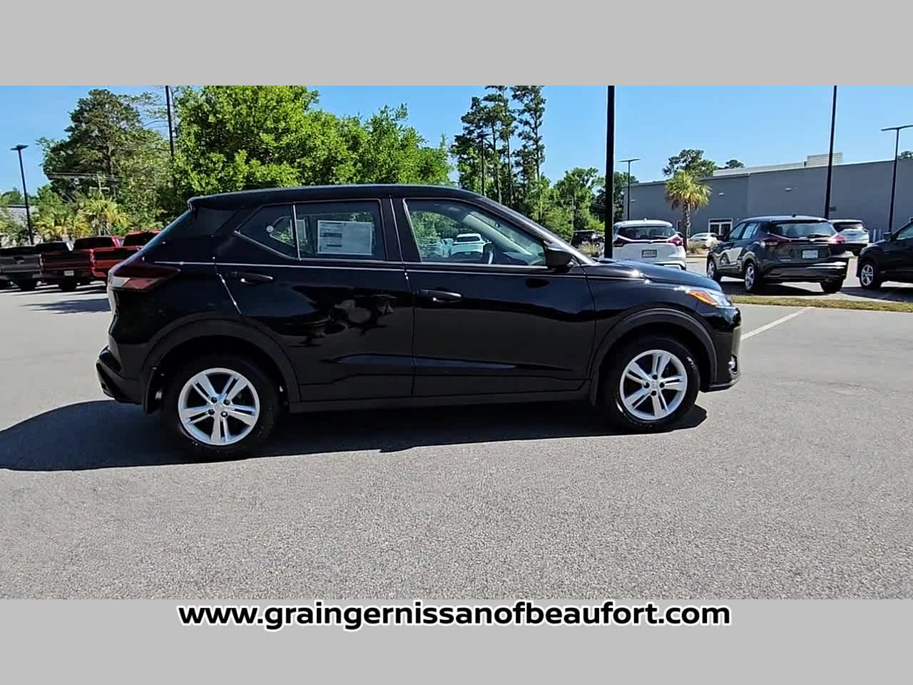 2025 Nissan Kicks Play S