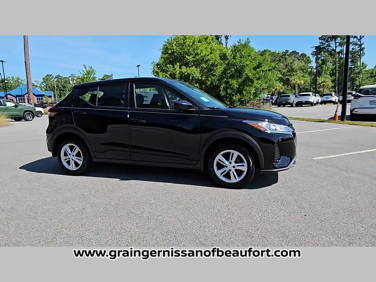 2025 Nissan Kicks Play S