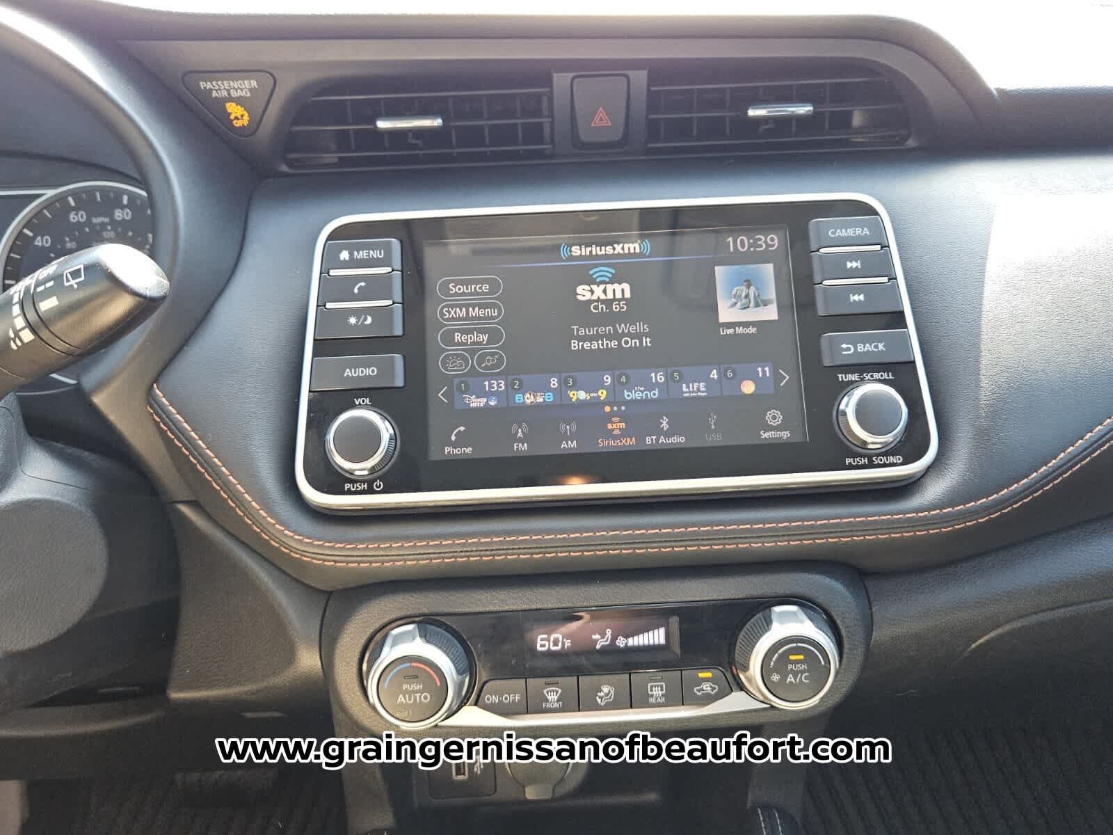 2019 Nissan Kicks SR