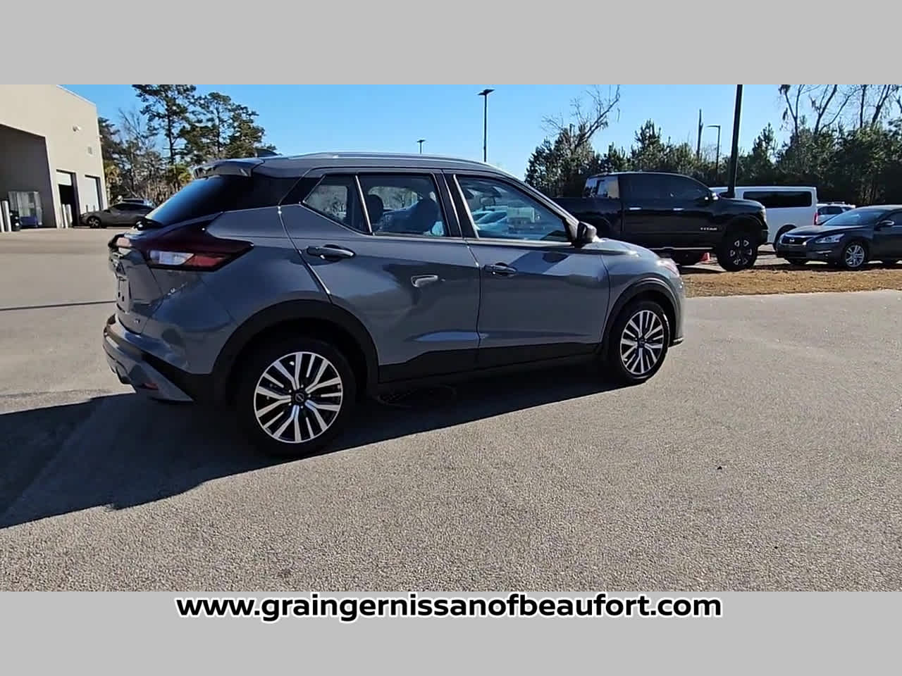 2023 Nissan Kicks SV