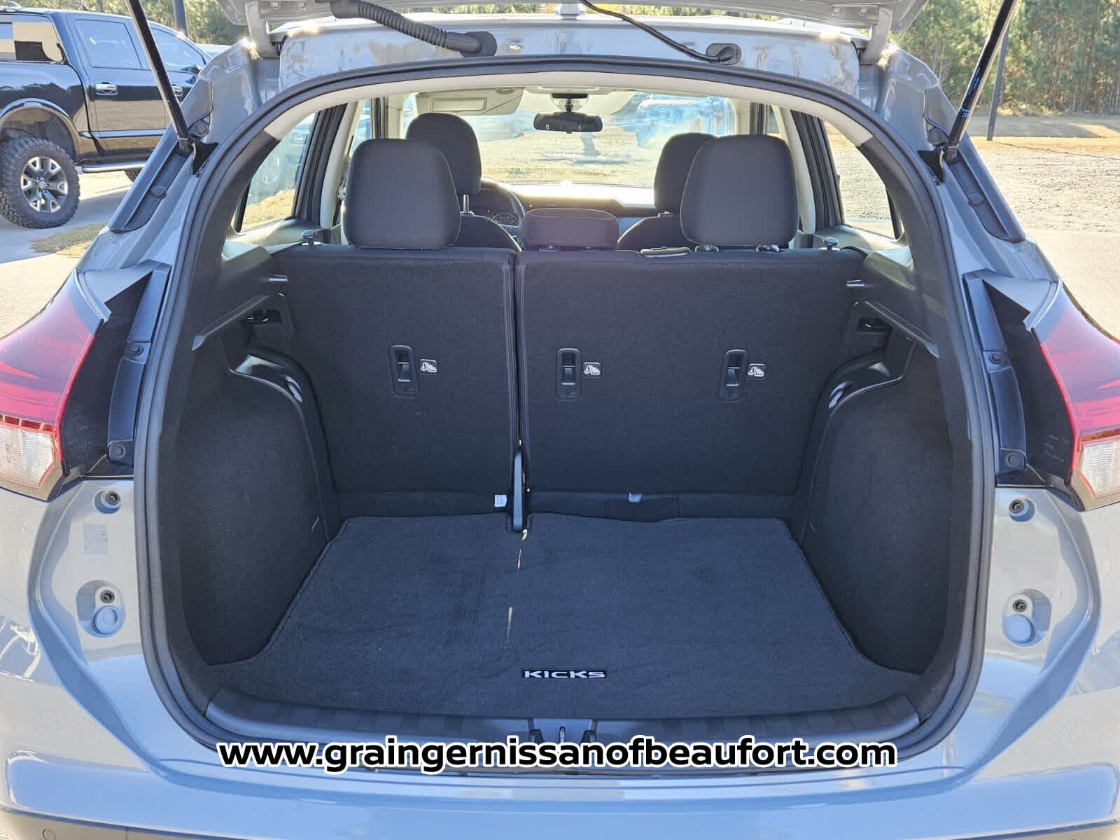 2023 Nissan Kicks SV