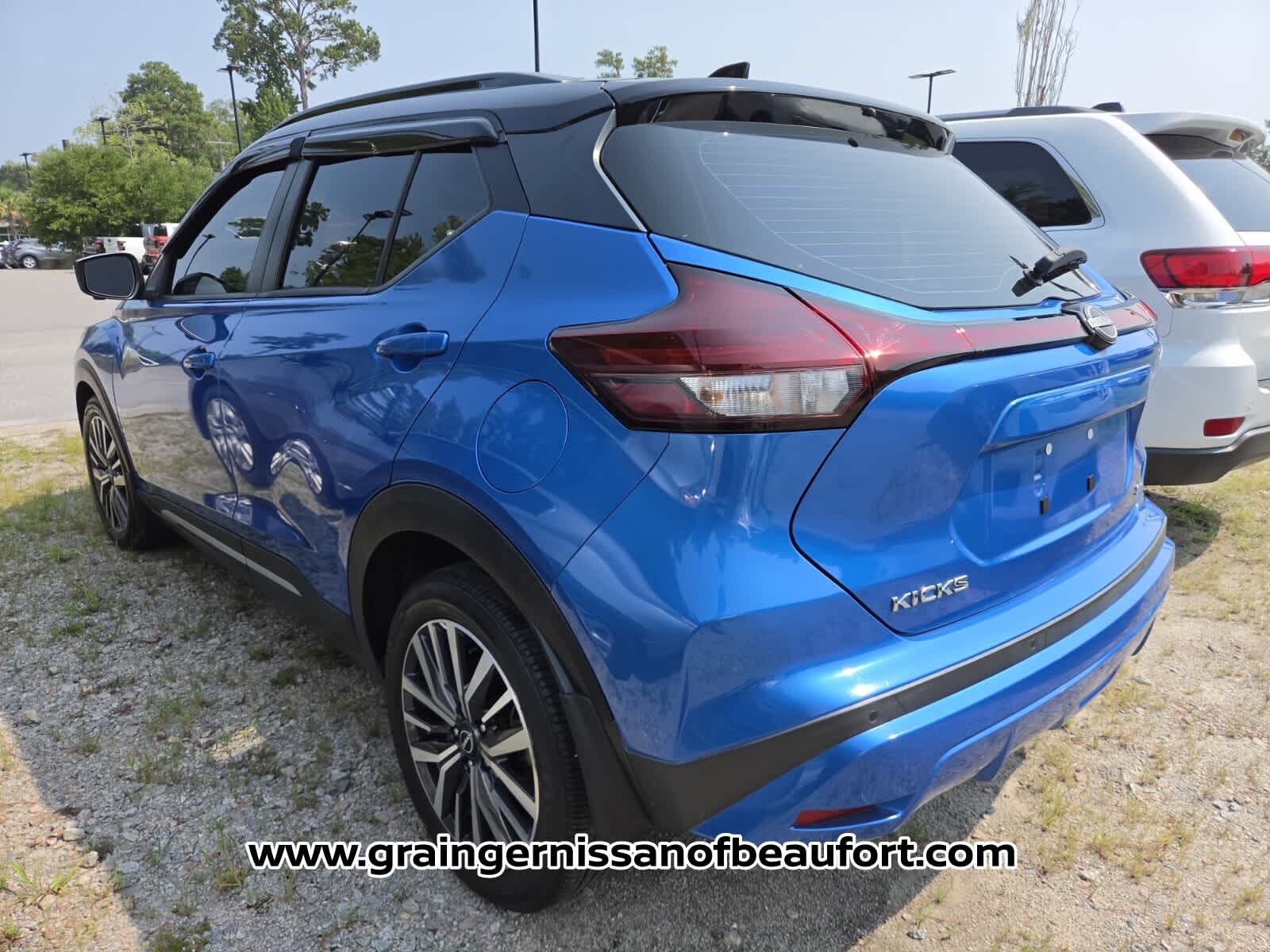 2023 Nissan Kicks SR