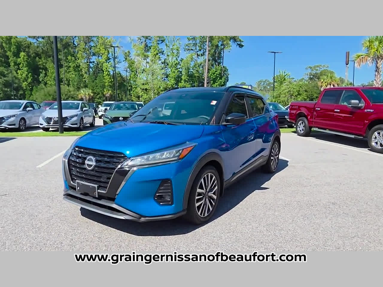 2023 Nissan Kicks SR