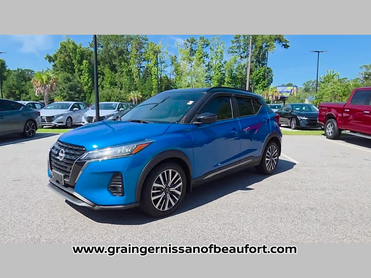 2023 Nissan Kicks SR