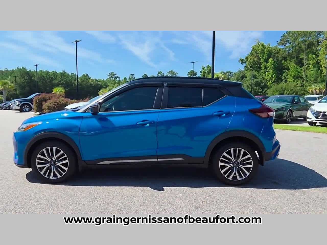 2023 Nissan Kicks SR