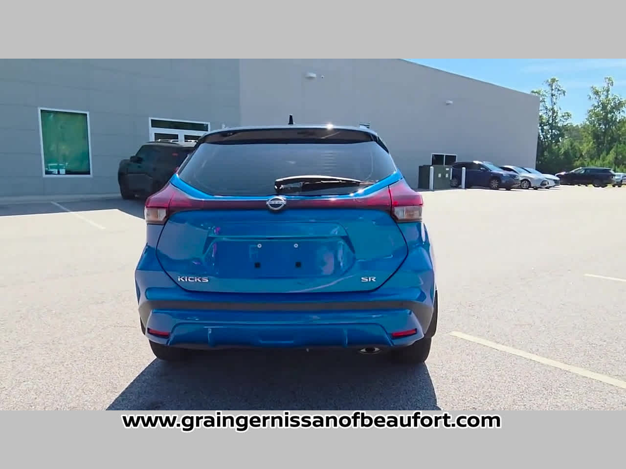 2023 Nissan Kicks SR