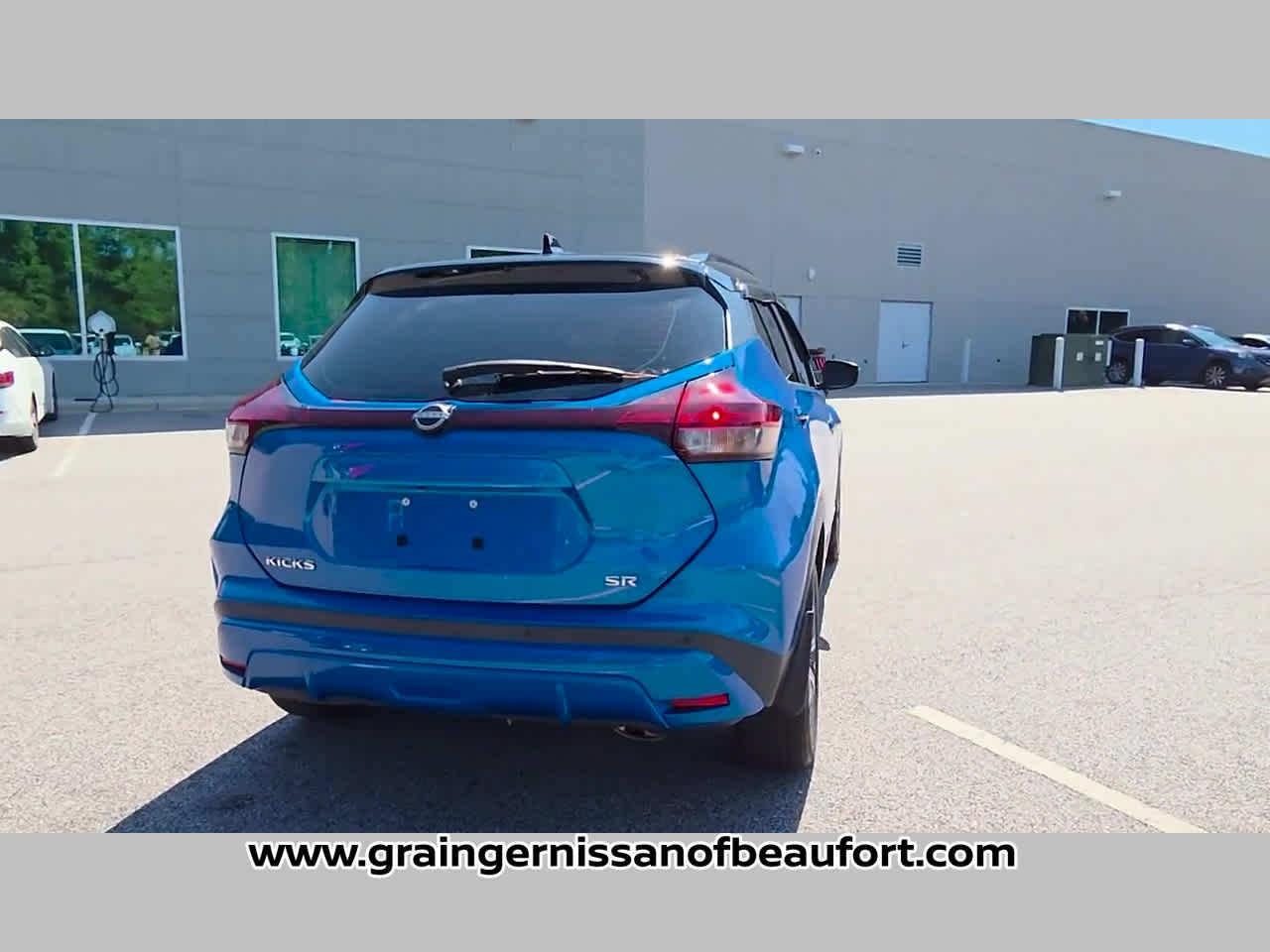 2023 Nissan Kicks SR