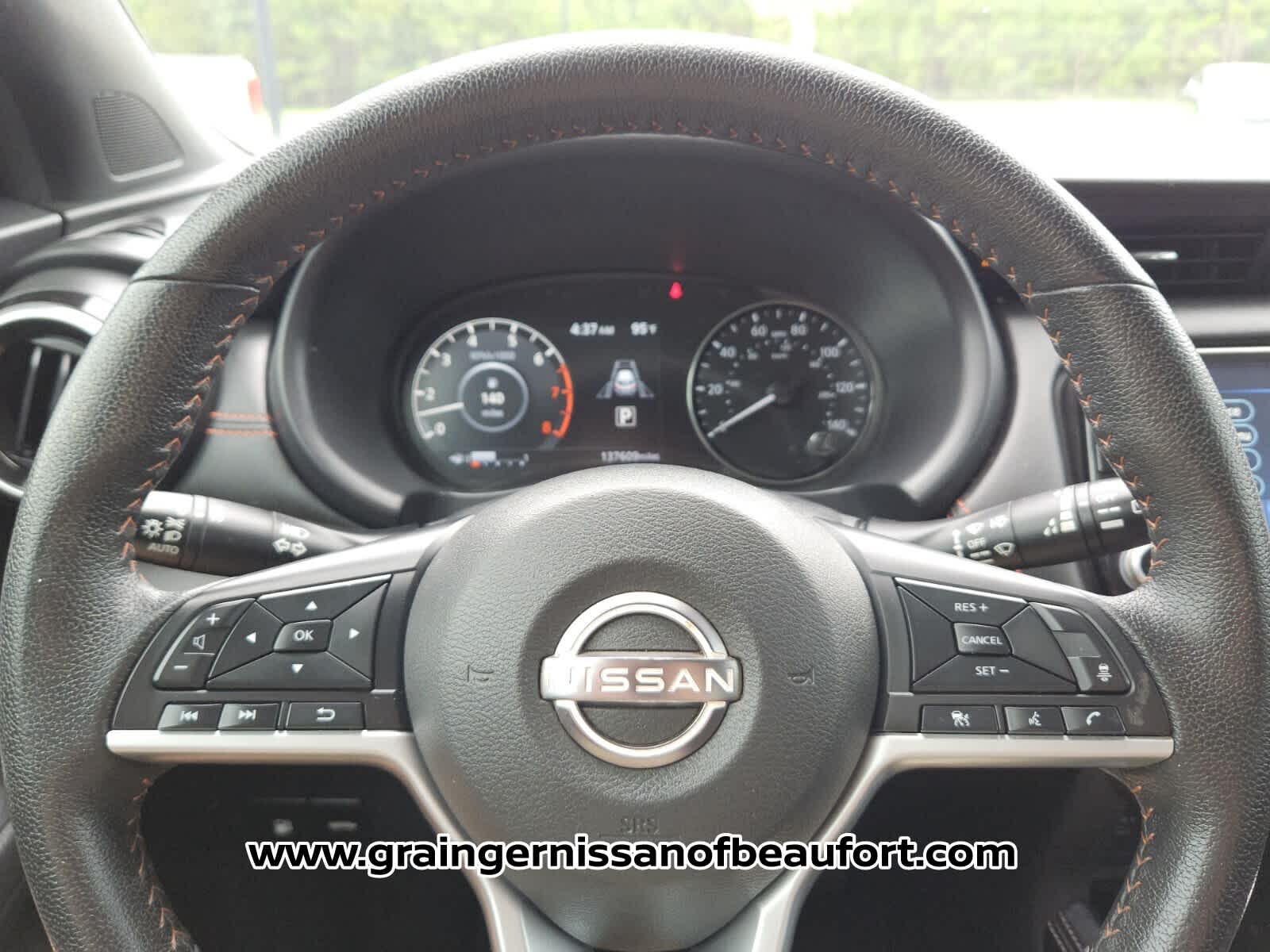 2023 Nissan Kicks SR