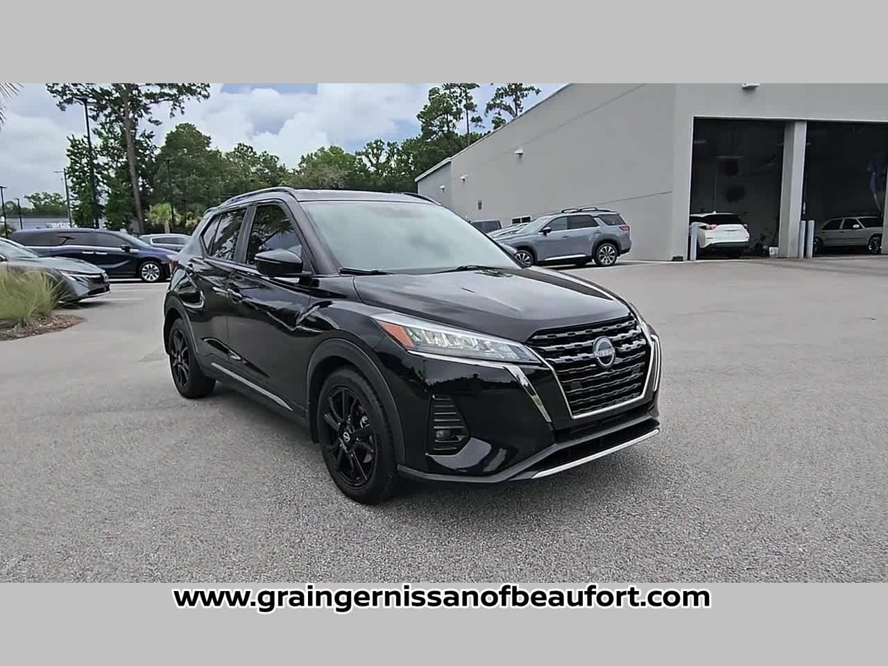 2023 Nissan Kicks SR