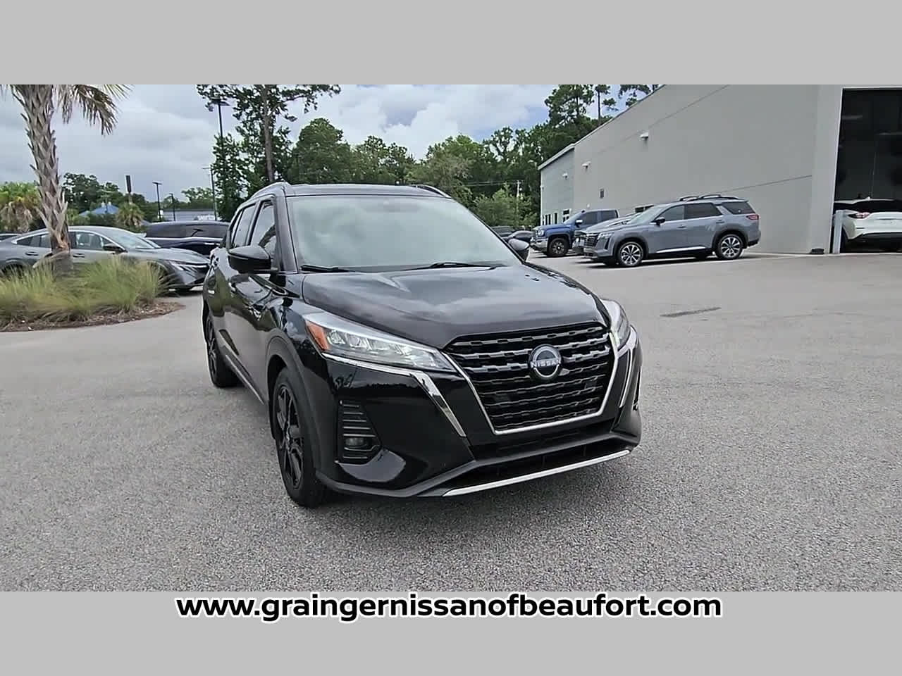 2023 Nissan Kicks SR