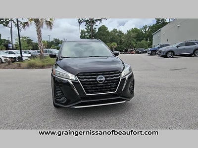 2023 Nissan Kicks SR
