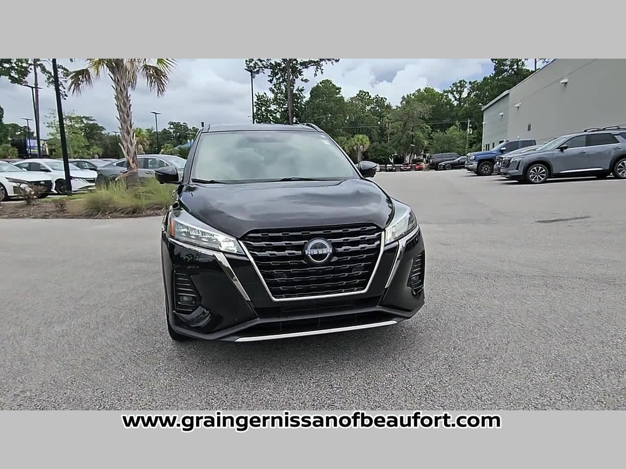 2023 Nissan Kicks SR