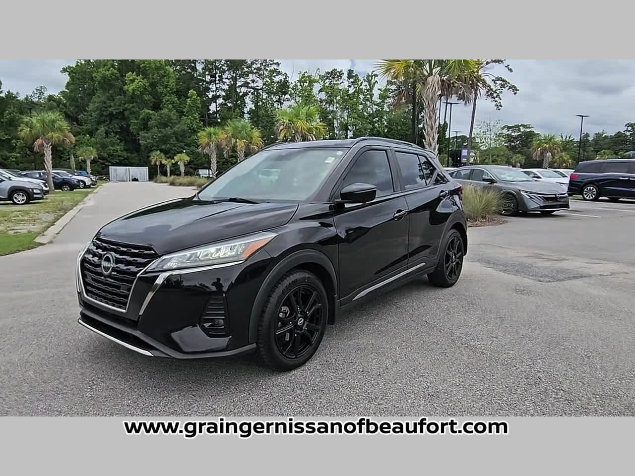 2023 Nissan Kicks SR