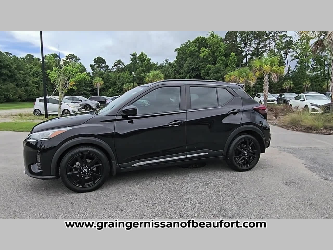 2023 Nissan Kicks SR