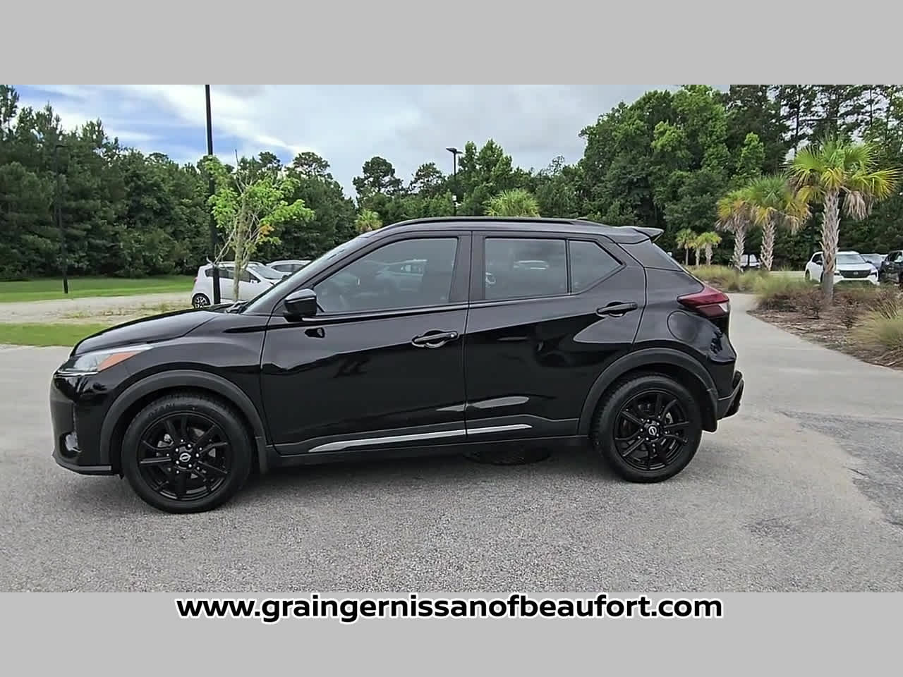 2023 Nissan Kicks SR